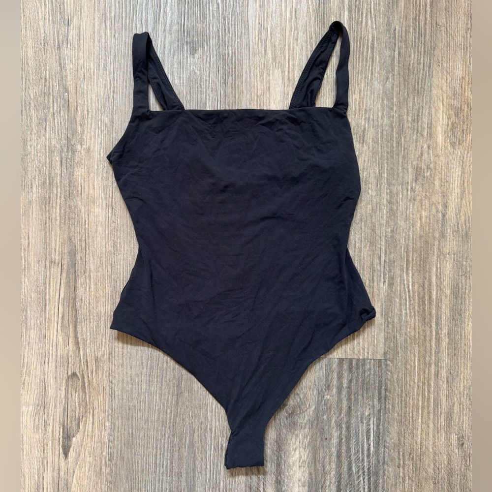 Skims Fits Everyone Square Neck Bodysuit Size Medium in Onyx / Black NWOT